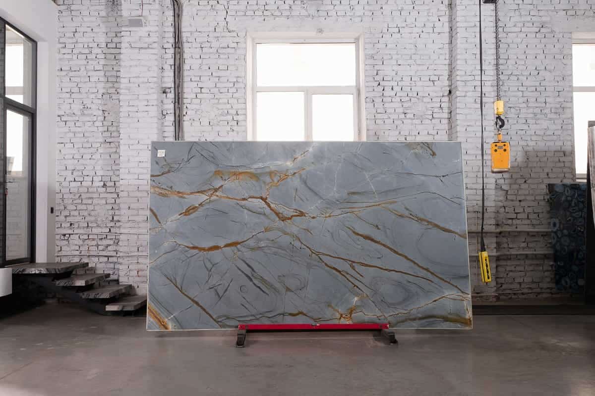 سنگ مرمریت قهوه ای مهکام؛ مصنوعی کوارتز مستحکم ضد آب 30 سال عمر