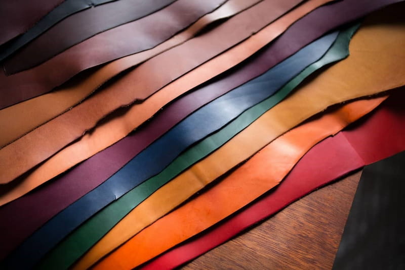 چرم مصنوعی در بازار شیراز؛ ترک دار خطوط غیر موازی پلی اورتان Shiraz