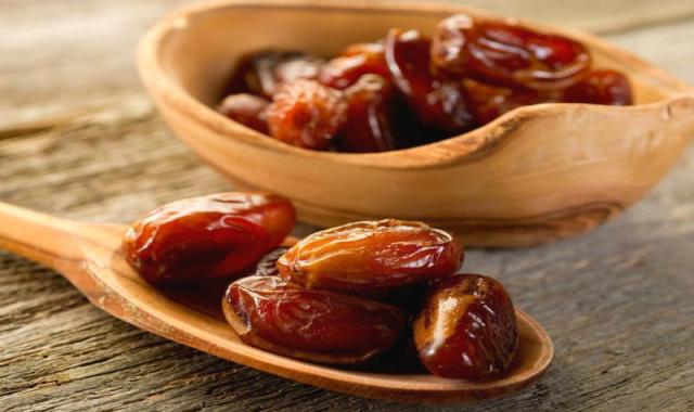 خرمای شاهانی؛ نوک تیز کشیده طعم شیرین حاوی مواد مغذی Brown