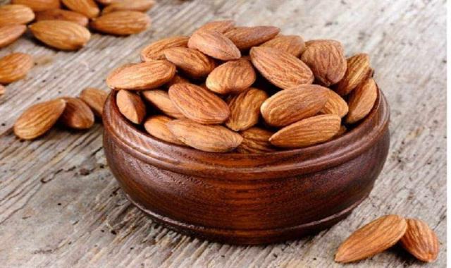 بادام درختی 1401 با پوست؛ کلسیم فسفر فله 2 نوع کاغذی سنگی