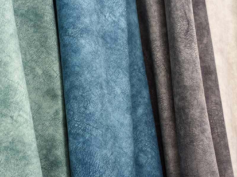 پارچه مبلی در اصفهان؛ پلی استر مخمل ( جیر مصنوعی طبیعی) گلدار ساده