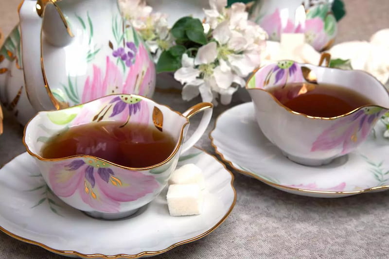 ظروف چینی برای پذیرایی؛ دایره ای مربعی 4 رنگ سفید مشکی قرمز زرد