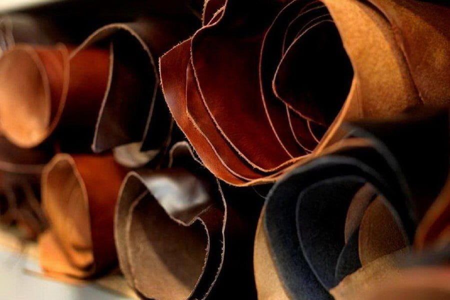 چرم طبیعی و مصنوعی؛ لطیف متراکم 3 رنگ سیاه قهوه ای زرشکی کت اکسسوری Tabriz