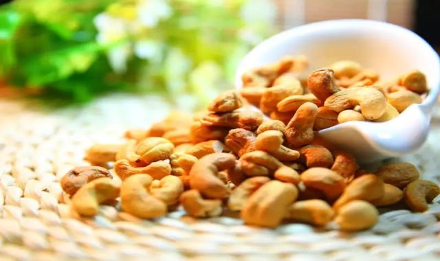 بادام هندی برادران حسینی؛ خام فیبر منیزیم آهن ویتامین K