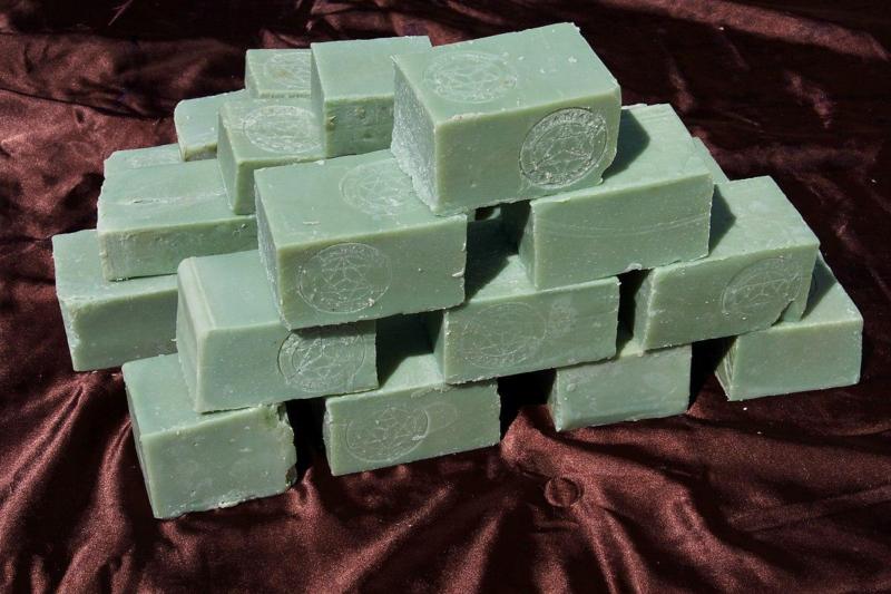 صابون رختشویی گل نرگس؛ نرم کننده کف فراوان خوش بو 560 گرمی