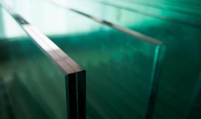 شیشه لمینت دوجداره (سکوریت) امنیت بالا دو لایه 2 نوع شفاف تیره