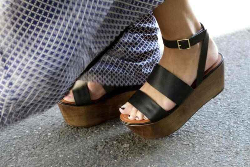 صندل روفرشی زنانه؛ تحمل فشار بالا 2 رنگ سفید سیاه Patterned