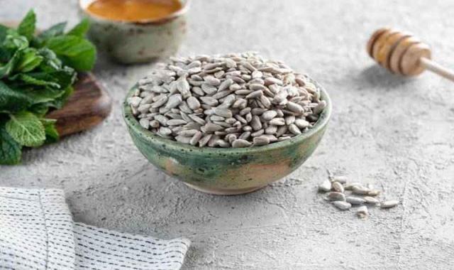 تخمه آفتابگردان درجه یک خوی؛ کلسیم سرکه ای نمکی سیاه (1000 2000) گرمی