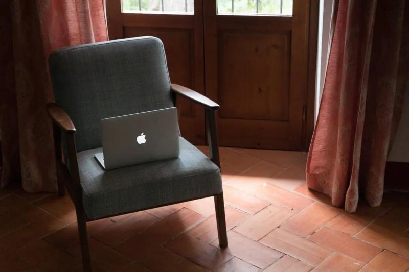 صندلی حصیری پایه فلزی؛ دارای پاشنه 2 نوع بلند کوتاه Yellow