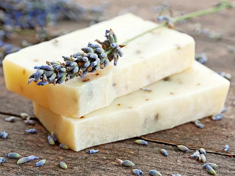 صابون زعفران و عسل لدورا؛ رایحه خوب لطافت نرمی شفافیت شادابی 70 گرم