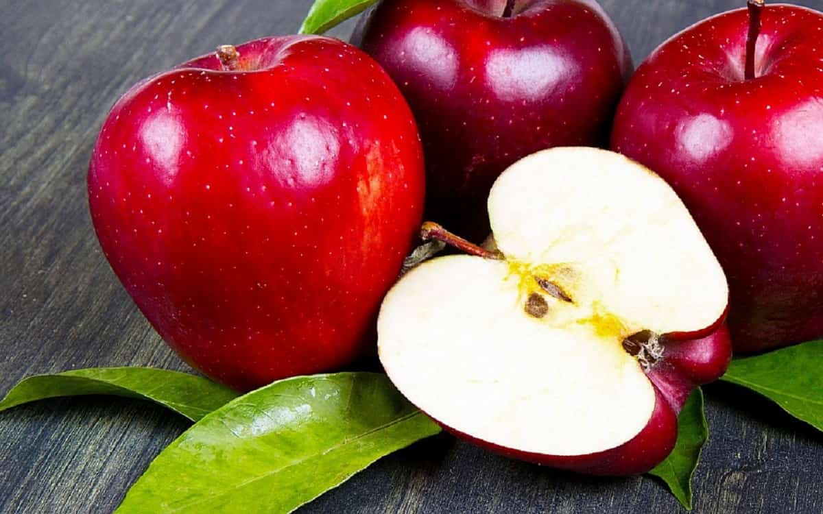 سیب میدان اصفهان؛ آبدار شیرین 3 رنگ سبز زرد قرمز