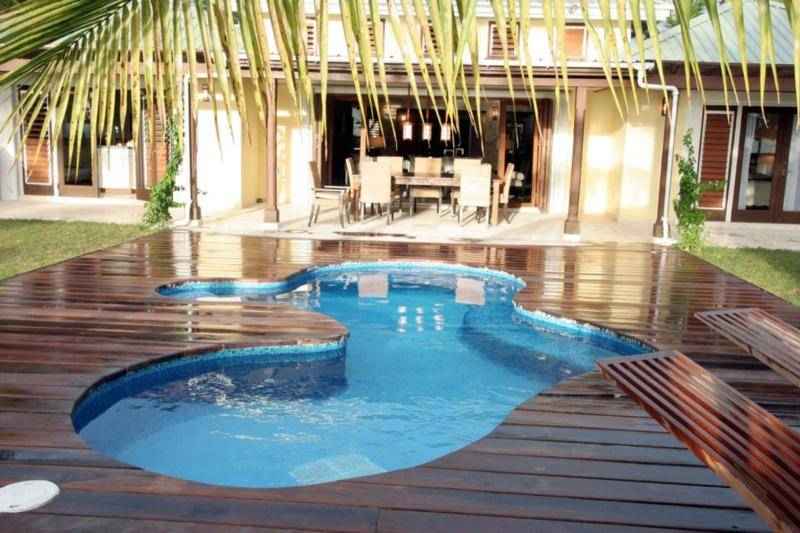 کاشی کف حوض؛ مقاومت بالا رنگ (مات براق) طرح دار