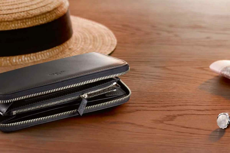 کیف پاسپورتی زنانه مارال چرم؛ زیپ دار 3 رنگ قهوه ای مشکی نقره ای