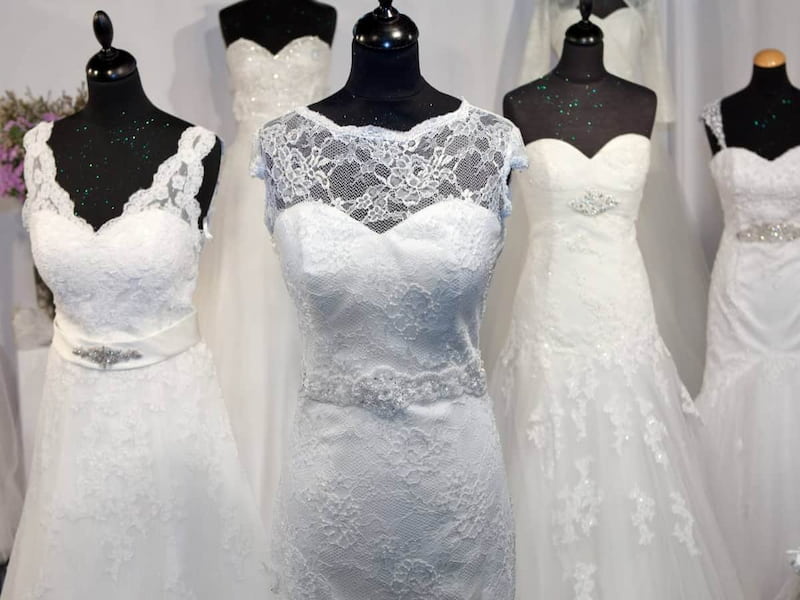 لباس عروس هلندی؛ ابریشمی 3 رنگ  کرمی نقره ای طلایی گیپور دار Dutch