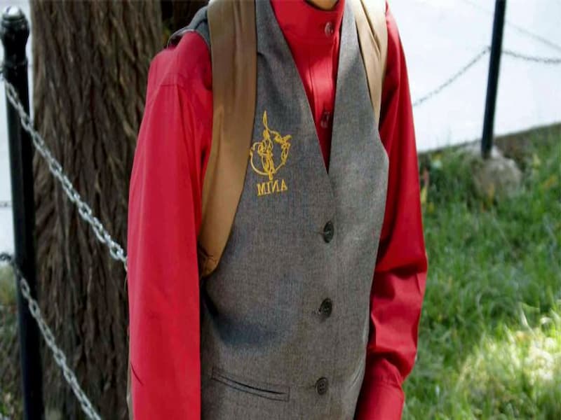 لباس فرم راهنمایی؛ پوشش یکدست پارچه ای دارای جیپ middle