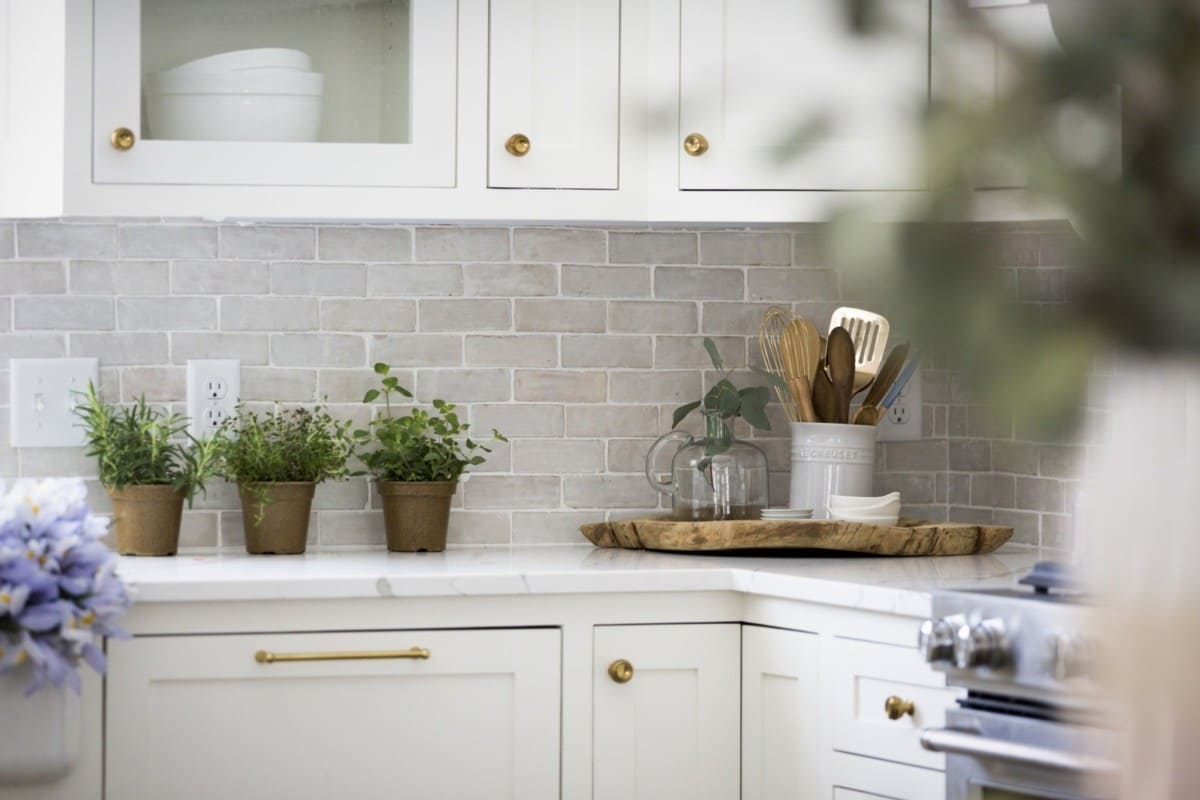 کاشی لاکچری بین کابینتی؛ شیک فانتزی بادوام 2 رنگ مات براق