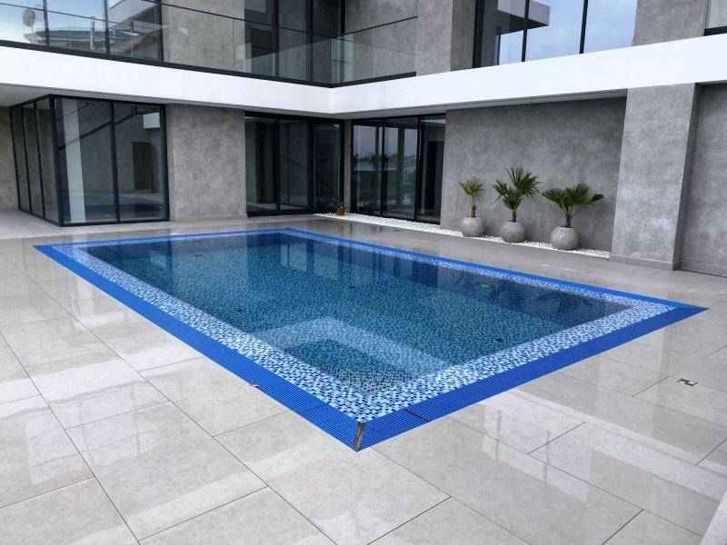 کاشی استخری میکس؛ سنگی شیشه ای 3 رنگ طوسی سفید مشکی Mix