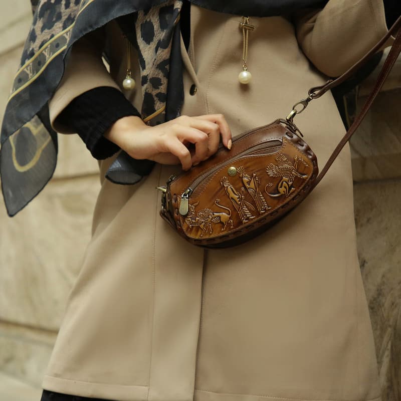 کیف زنانه چرم نگار؛ الیاف طبیعی مسنجر طرحدار Leather