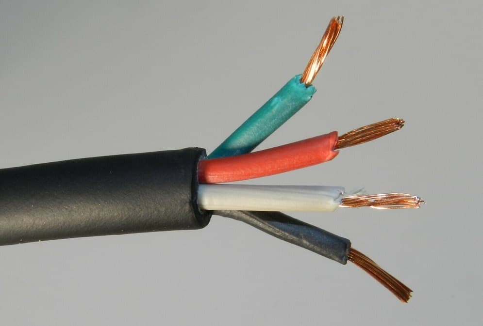 سیم برق ضد آب؛ رنگ ثابت عایق پی وی سی مناسب (استخر پمپ آب شیلات)