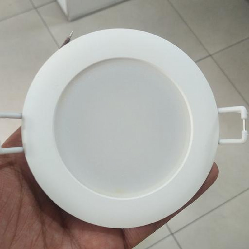 خرید لامپ ال ای دی سقفی بروکس با قیمت استثنایی