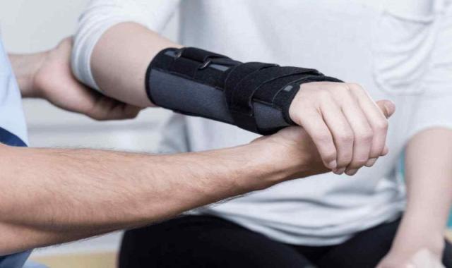 خرید جدیدترین انواع آتل ساعد دست