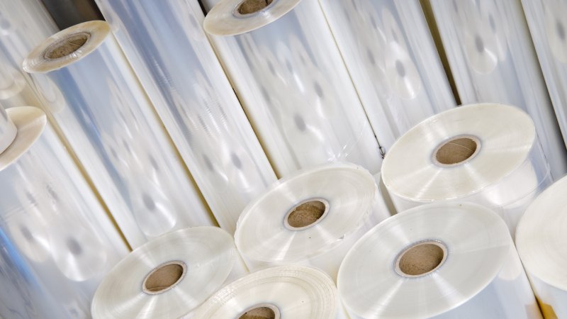 نایلون بسته بندی شیرینگ؛ رولی تیوپی کیسه ای رنگبندی متنوع