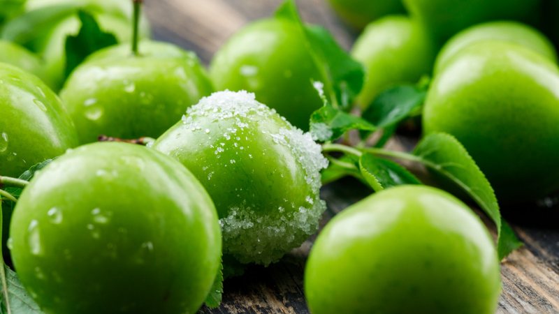 آلوچه سبز 1401؛ ترش آبدار درشت املاح معدنی کاهش وزن B12