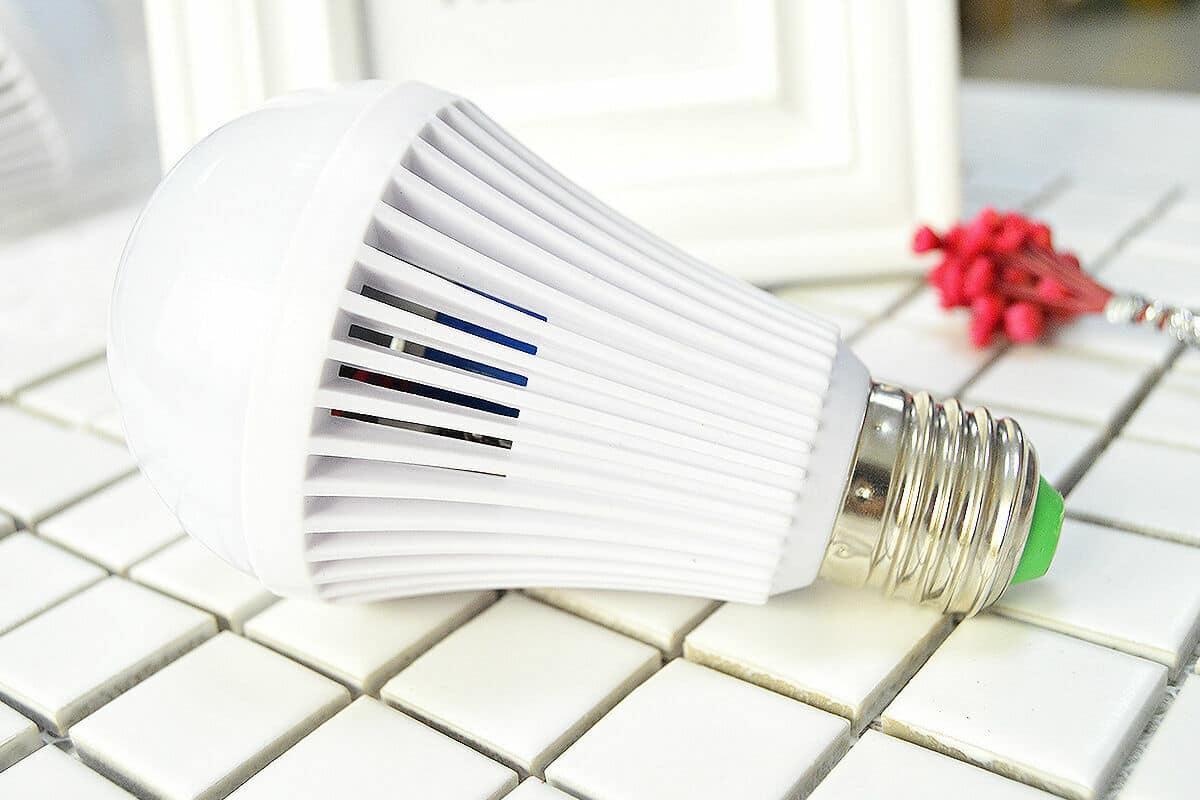 خرید جدیدترین انواع لامپ شارژی ۵۰ وات