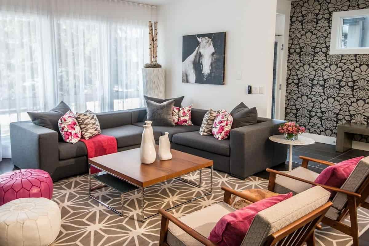 خرید مبل چستر طوسی کالباسی با قیمت استثنایی