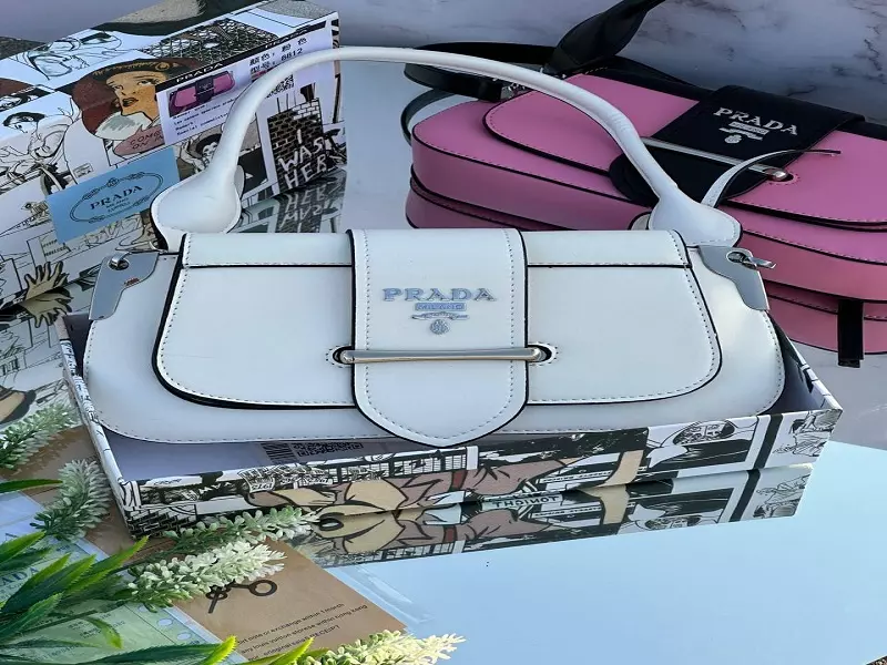 خرید جدیدترین انواع کیف برند پرادا