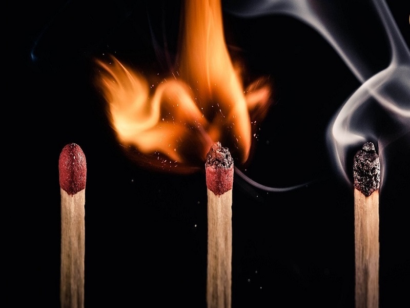 آموزش کبریت زدن + روش صحیح و بدون خطر