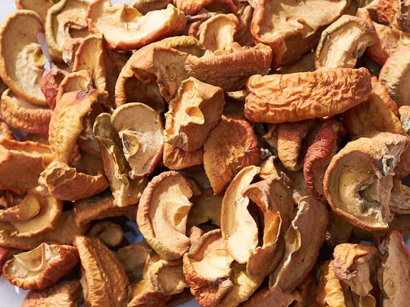 فواید بی نظیر سیب خشک برای یبوست