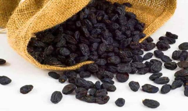 فرق کشمش تیزابی و آفتابی + مزایا و معایب