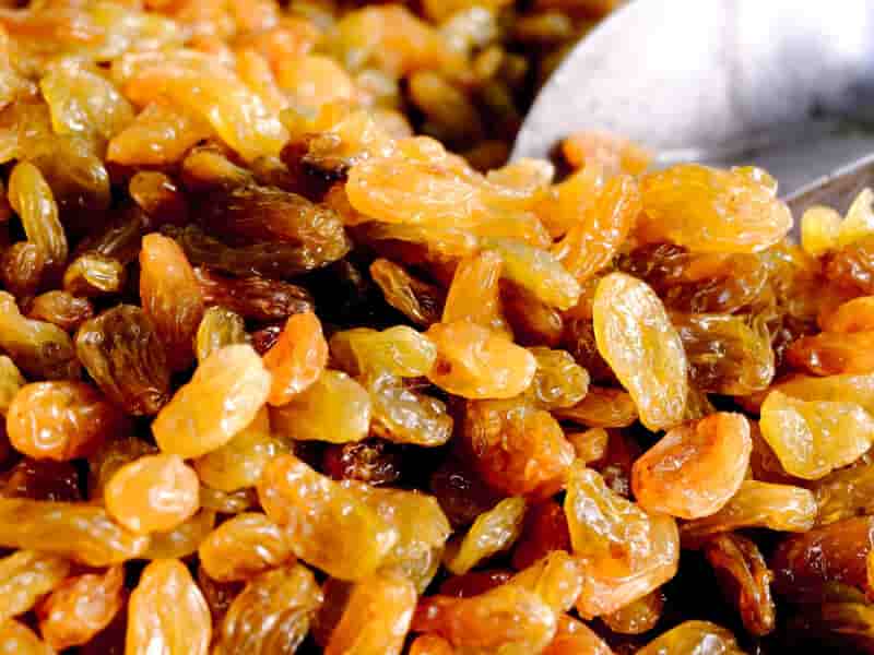 کدام کشمش کالری کمتری دارد؟ + جدول ارزش غذایی