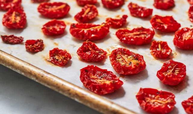 گوجه خشک به چه دردی میخوره