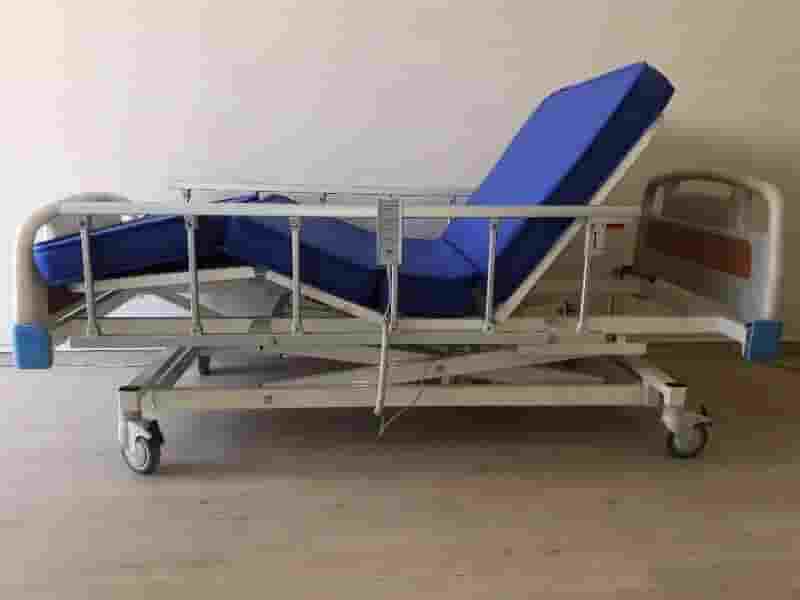 مقایسه ملحفه یکبار مصرف بیمارستانی ساده و کشدار