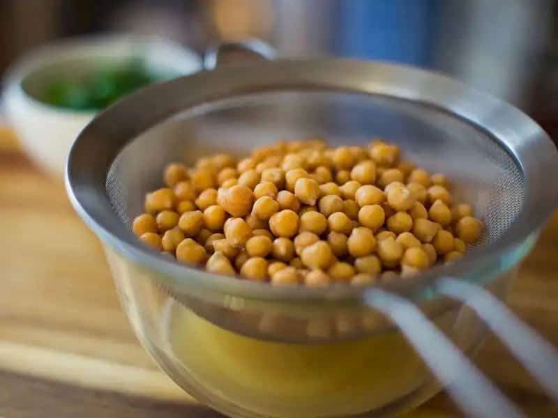 میزان کالری کنسرو نخود ابگوشتی در یک قوطی