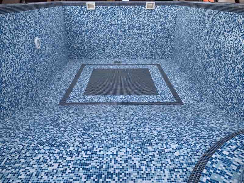 نمایندگی فروش فروش کاشی استخری در اصفهان به صورت مستقیم