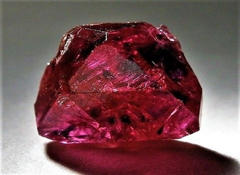 مشخصات سنگ یاقوت ایرانی و نحوه خرید عمده