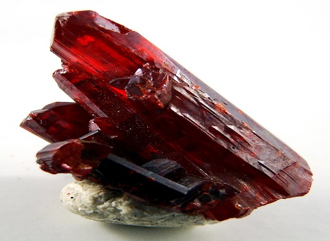 مشخصات سنگ یاقوت قرمز خام و نحوه خرید عمده