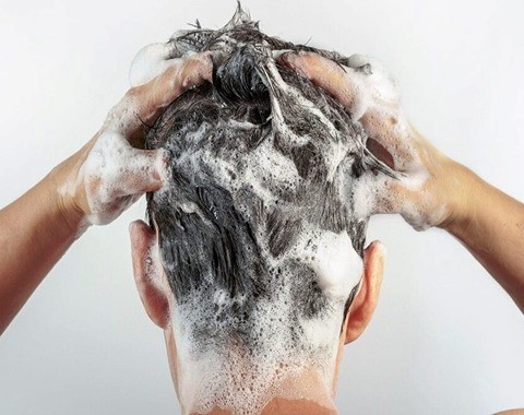 شامپو گیاهی نرم کننده مو همراه با توضیحات کامل و آشنایی