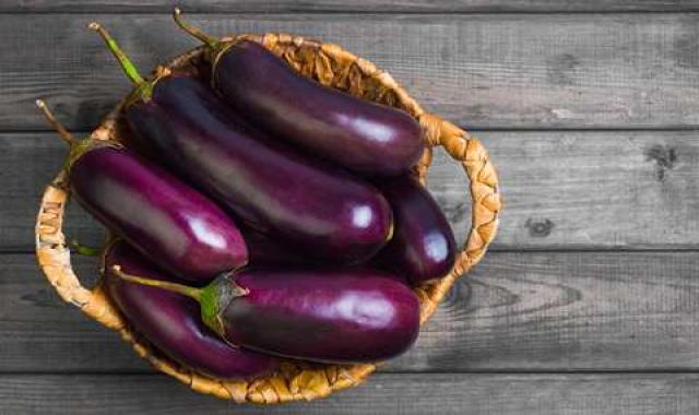 خرید عمده بادمجان ریز قلمی با بهترین شرایط