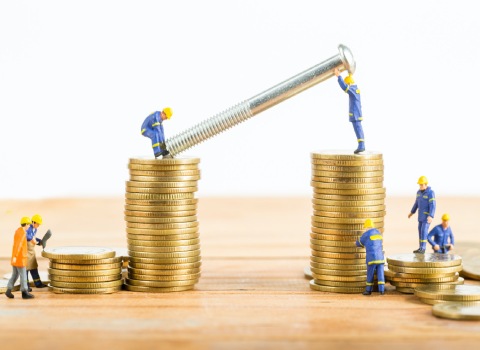 وام خود اشتغالی و ارائه خدمات کارآفرینی توسط کمیته امداد امام خمینی (ره)