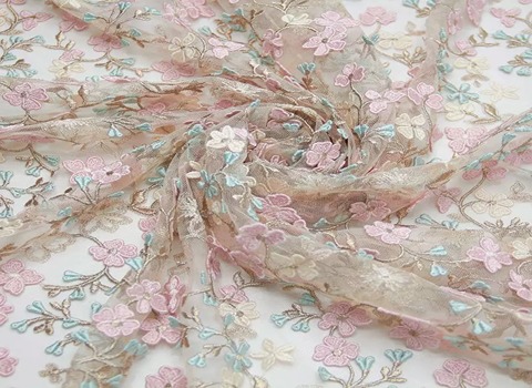 مشخصات پارچه مجلسی گل برجسته و نحوه خرید عمده