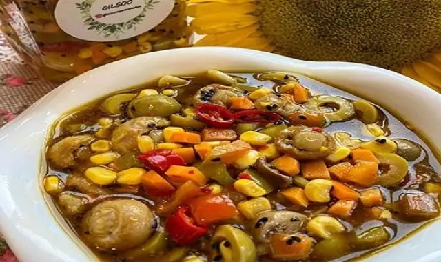 ترشی شیرازی خانگی ترش و خوشمزه با قیمت عمده کد 44