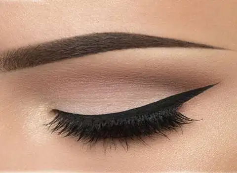 رنگ ابرو مشکی طبیعی کیفیت عالی در قم کد 04