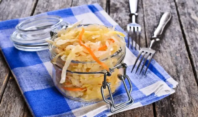 آشنایی با ترشی کلم سفید مجلسی خواص و نحوه تهیه آن