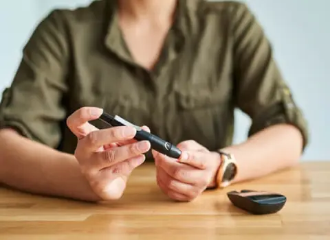 ویژگی‌ها و مشخصات دستگاه قند خون رایگان خانگی