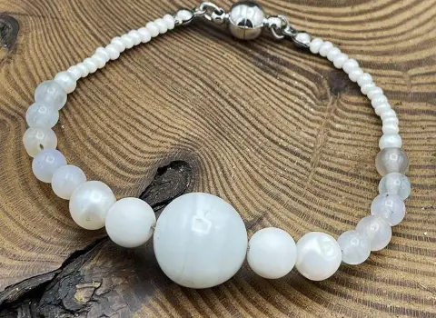 شناخت انواع سنگ سفید برای تزیین دستبند