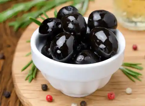 روش شيرين كردن زيتون سیاه در منزل